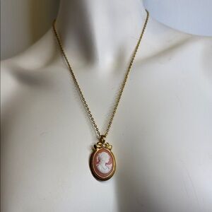 Vintage 1988 Avon “Romantic Portraits” Cameo Necklace